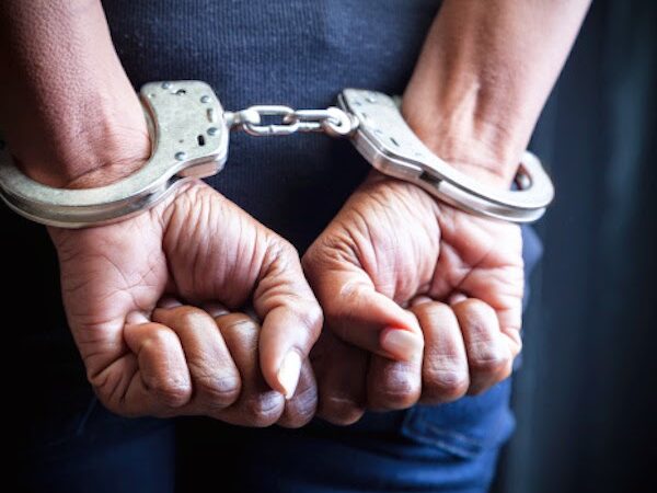 Policía apresa hombre implicado en la muerte de dos personas y heridas de una en distintos hechos en SDO