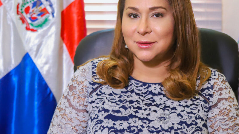 Ministra de la Mujer respalda propuesta de liberar de impuestos toallas sanitarias