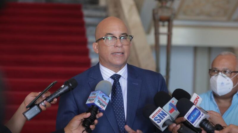 Director del Diecom y vocero de la Presidencia informa que la emisión de cada título de propiedad cuesta al Estado solo RD$3,570.87