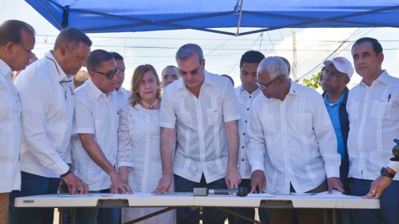 Presidente Luis Abinader encabeza vasto plan de asfaltado en la provincia La Vega 