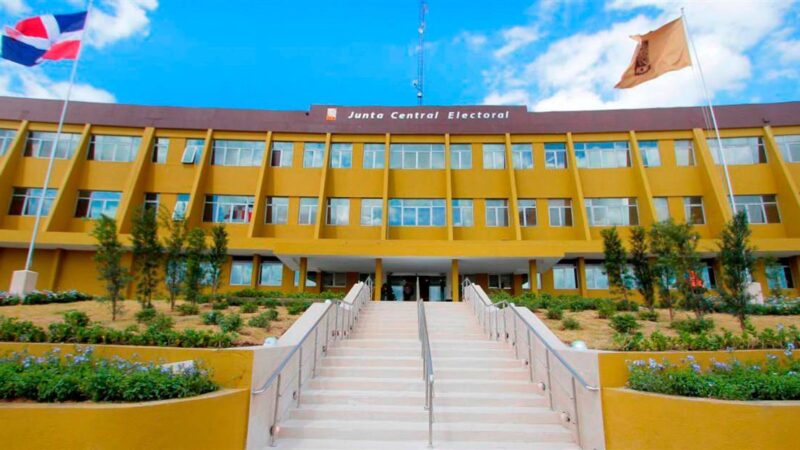 JCE inicia elaboración de 1,566 kits electorales para el exterior y el clonado de los EDET de cara a elecciones del 19 de mayo de 2024