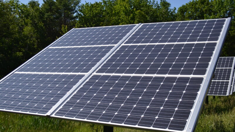 Doctor Asmín Aquino exhorta al Gobierno iniciar «independencia energética renovable», en RD
