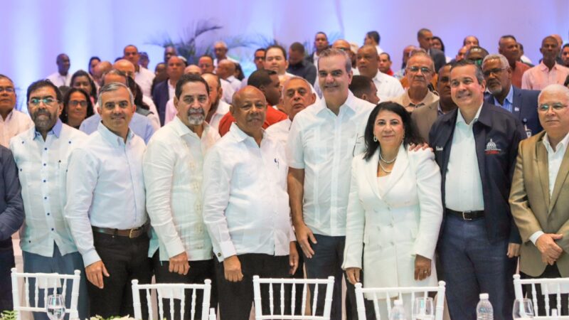 Presidente Abinader anuncia en congreso respaldo a reforma del IAD