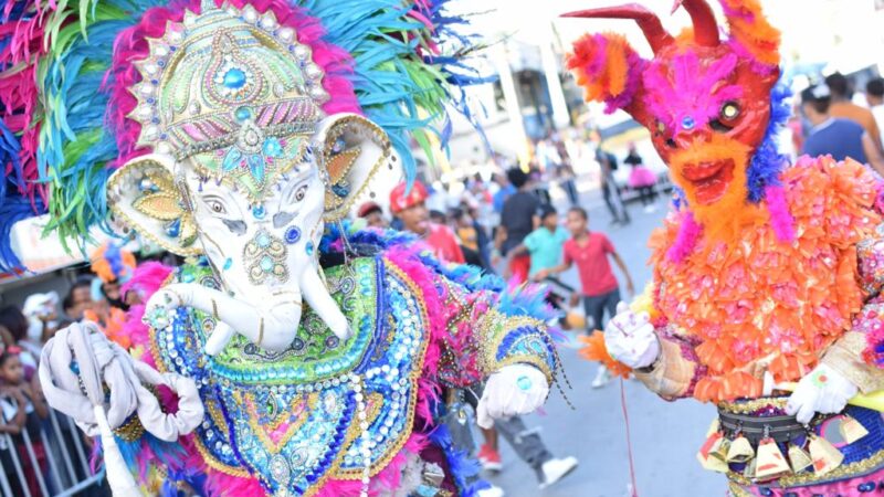 Alcalde José Andújar participa en desfile Carnaval Manoguayabo