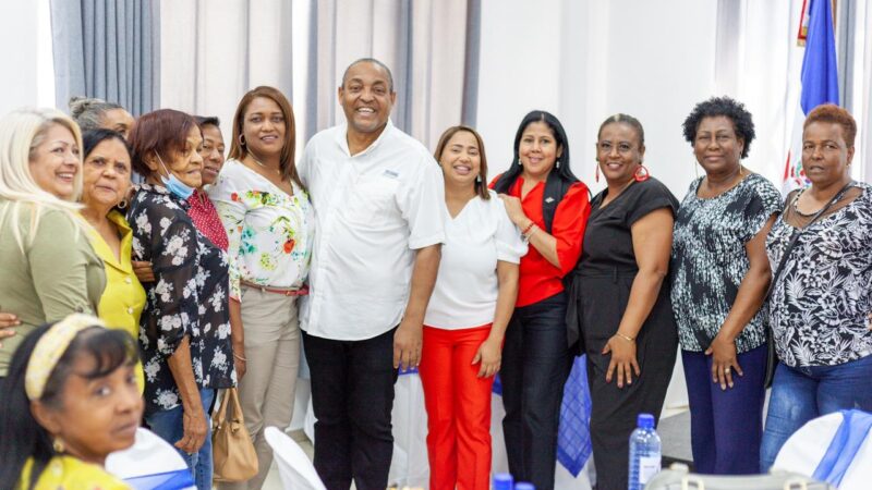 Las Mujeres del PRM organizan encuentro por el día de las madres en Santo Domingo Oeste.