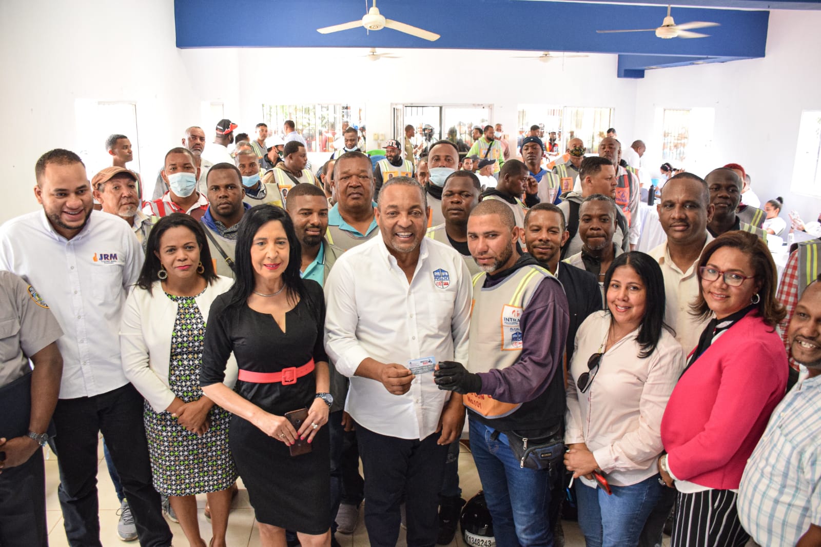 Gobierno entrega 700 tarjetas Motoben a mototaxistas de Santo Domingo Oeste
