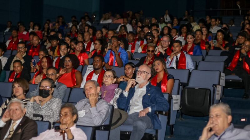 Mas de 100 nuevos graduandos evidencian aporte Arte Dramático a la sociedad dominicana.