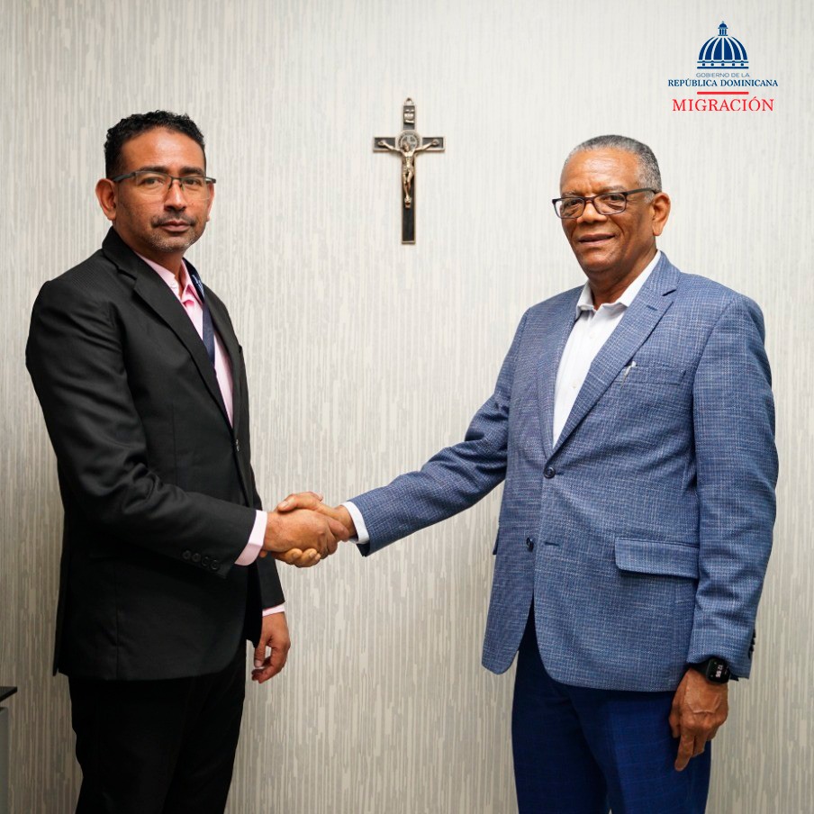Director General de Migración posesiona a Nelson Gutiérrez como Director de Comunicaciones de la entidad