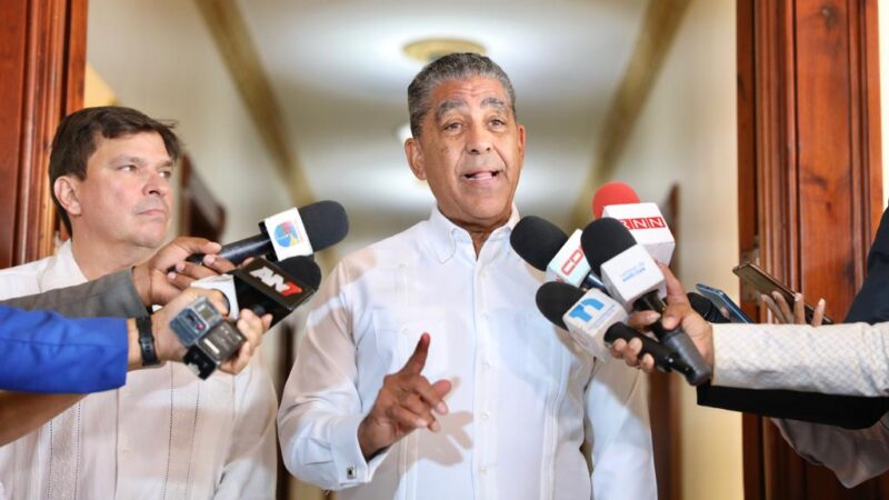 Congresista norteamericano Adriano Espaillat solicita retirar alerta emitida por la Embajada de EE. UU. en RD