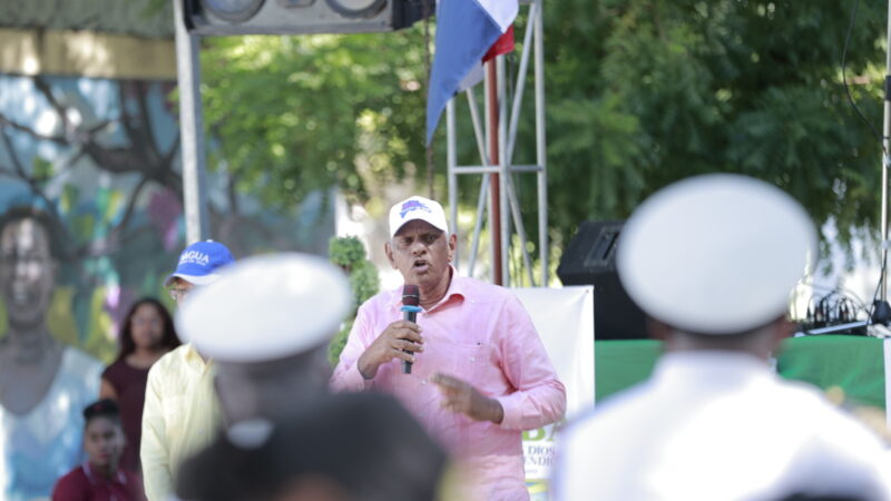 Ministerio de Interior  entrega  bonos a atletas de la Policía