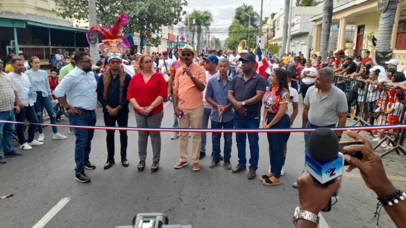 San Cristóbal da apertura a su Carnaval Popular con música y colorido teniendo como epicentro la avenida Constitución