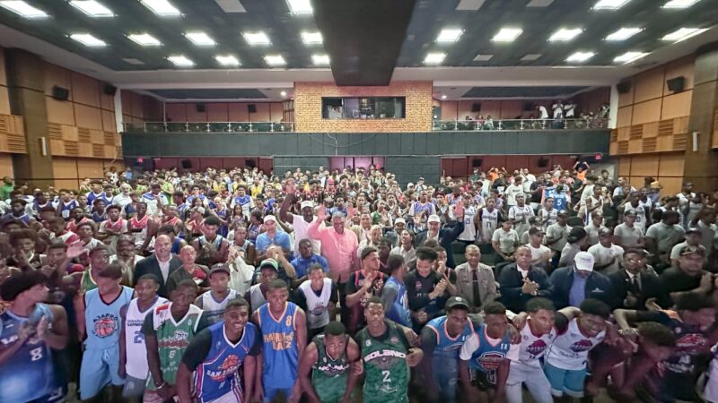 De Vuelta al Barrio y Abadina abren “Torneo de Baloncesto U-20”,  con 50 clubes y 700 atletas