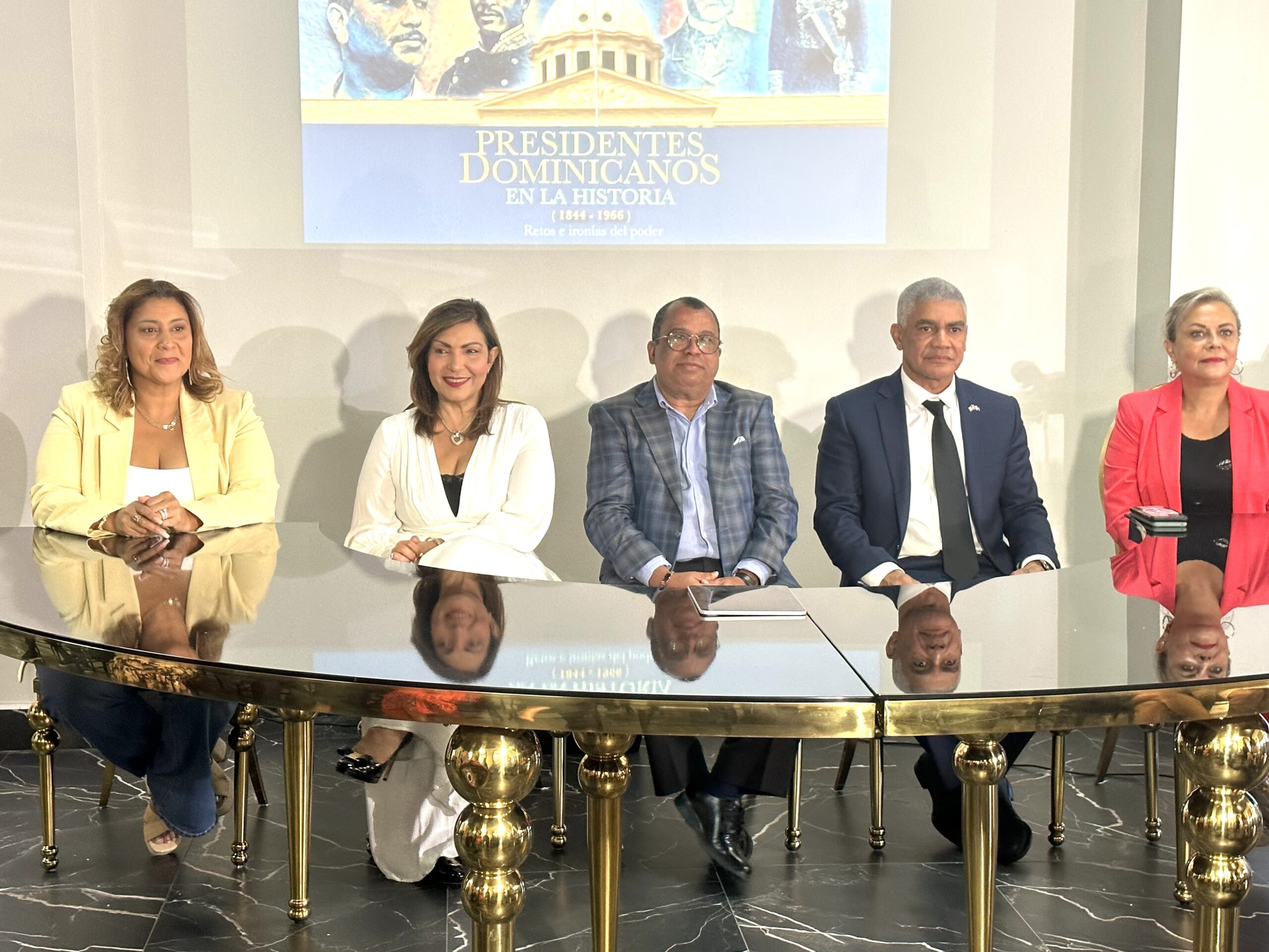 Ponen en circulación libro “Presidentes dominicanos en la historia” en Orlando, Florida