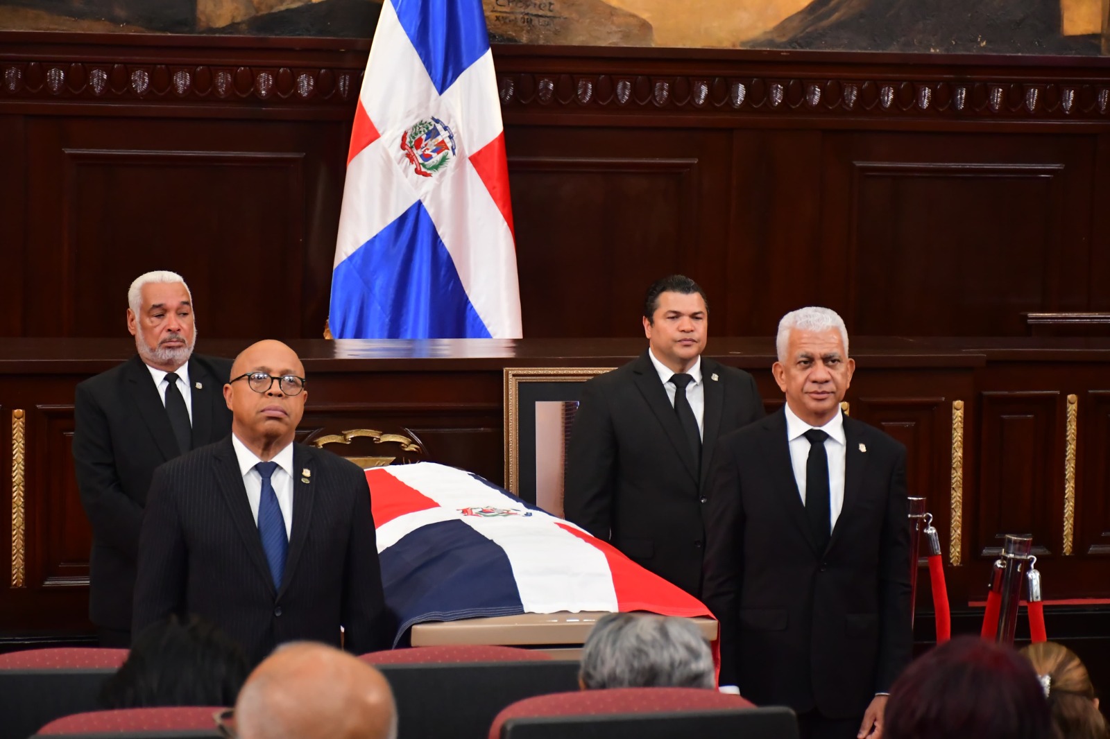 Presidente del Senado afirma presidente Abinader maneja con responsabilidad defensa RD con tema Haití