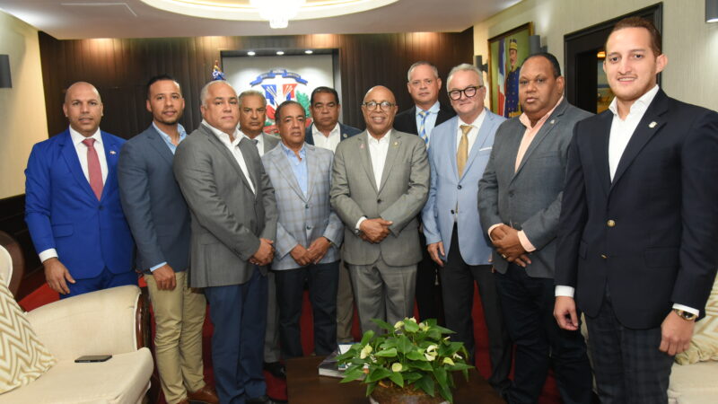 Cámara de Diputados recibe delegación CNCP para que tomen en consideración proyecto de ley libera aranceles de permiso de importación