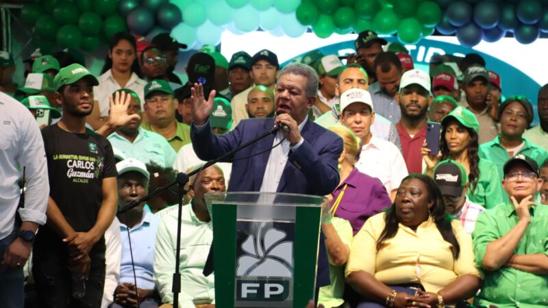 Leonel: A Carlos Guzmán le llaman el mejor alcalde de RD, por eso merece ser triunfador de manera aplastante