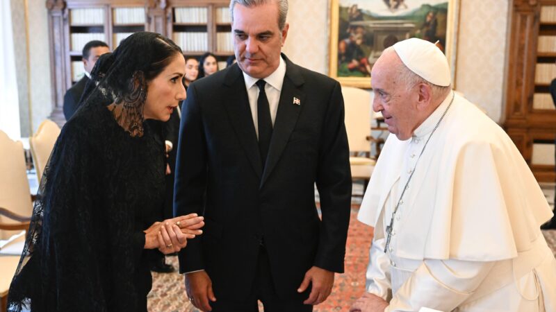 Papa Francisco Felicita al presidente Abinader por su reelección