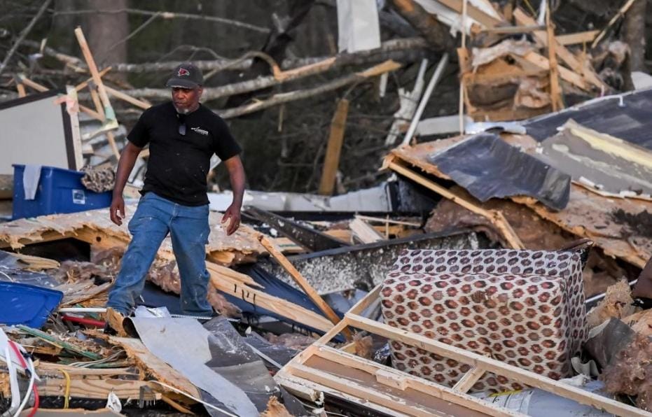 Tornado en Missouri, EEUU, deja víctimas mortales y graves daños