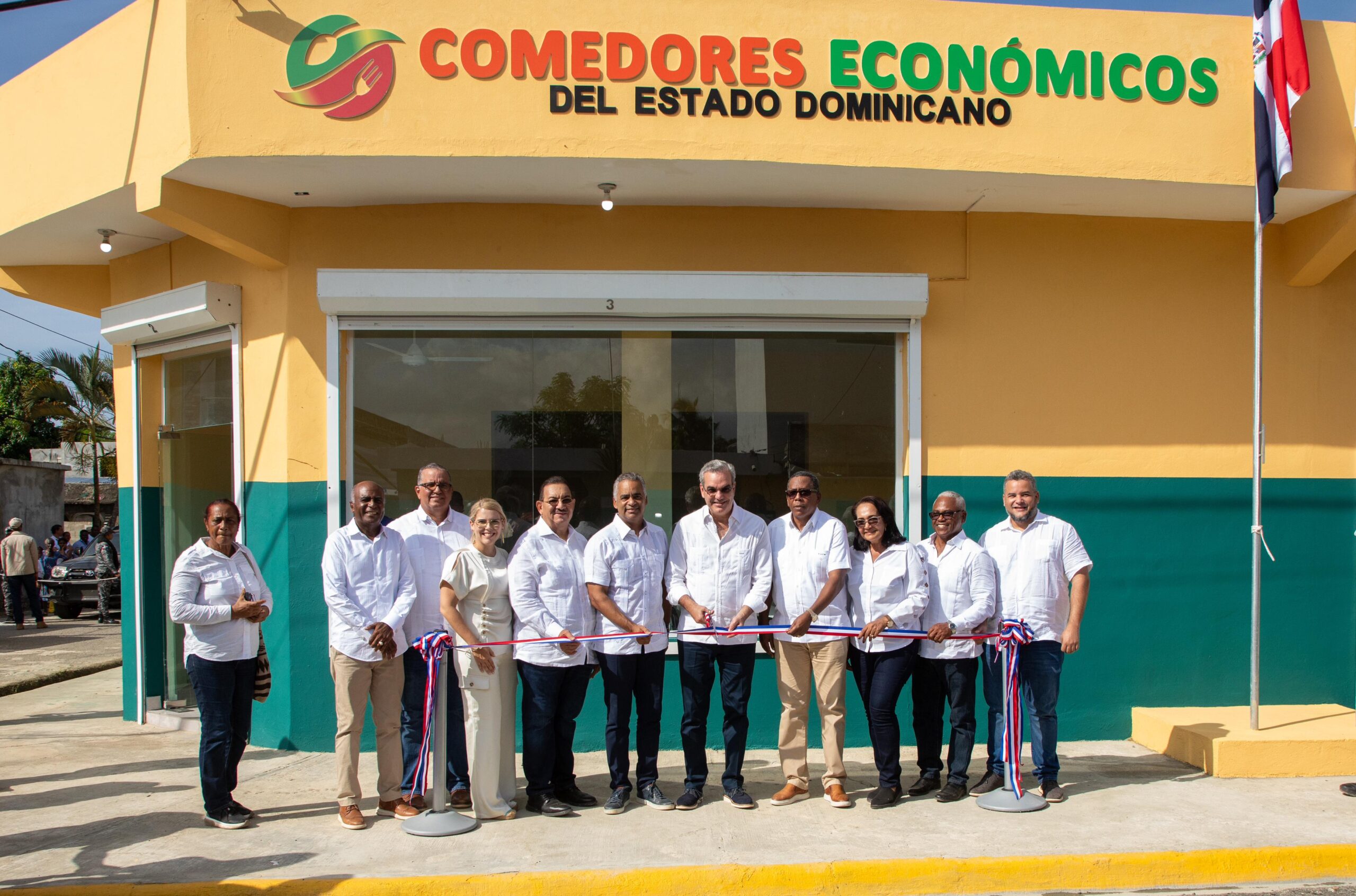 Presidente Abinader inaugura rehabilitadas obras hidráulicas, un comedor económico que servirá hasta 4 mil raciones de comidas diarias y el play Paso Cibao en Hato Mayor