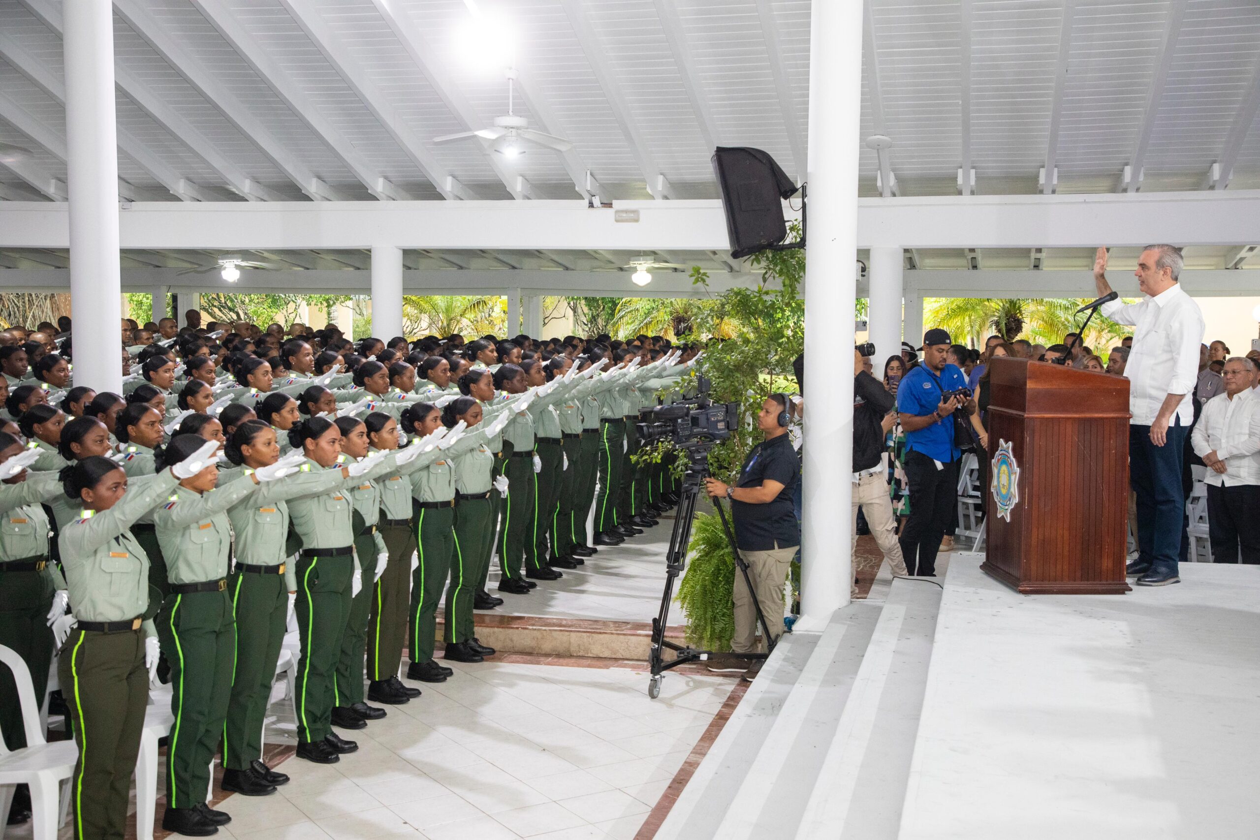 Presidente Abinader encabeza graduación histórica de los primeros 1,016 policías formados bajo la reforma policial