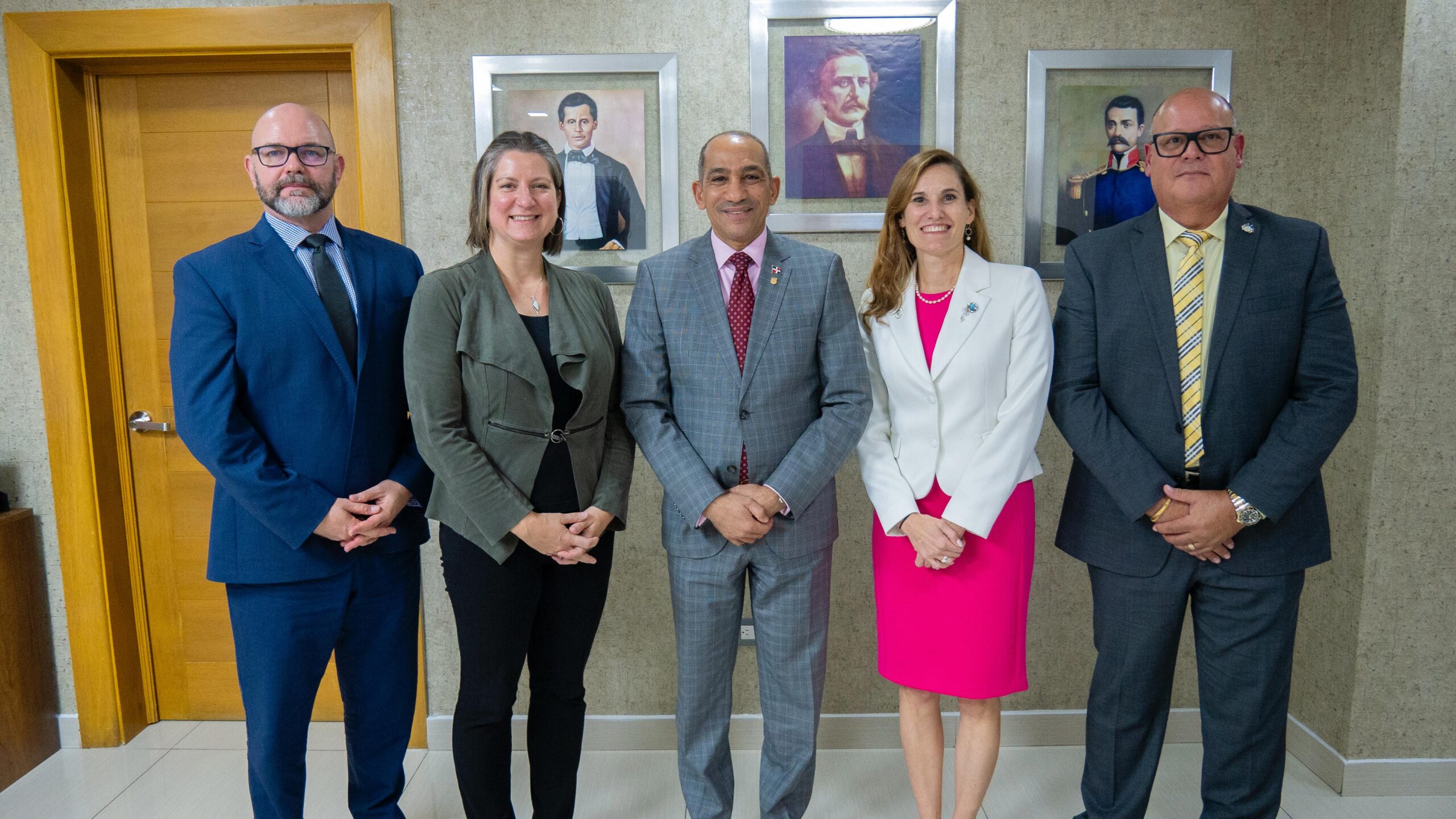 Presidente de la DNCD se reúne con Directora Oficina Occidental Asuntos Antinarcóticos de EE.UU