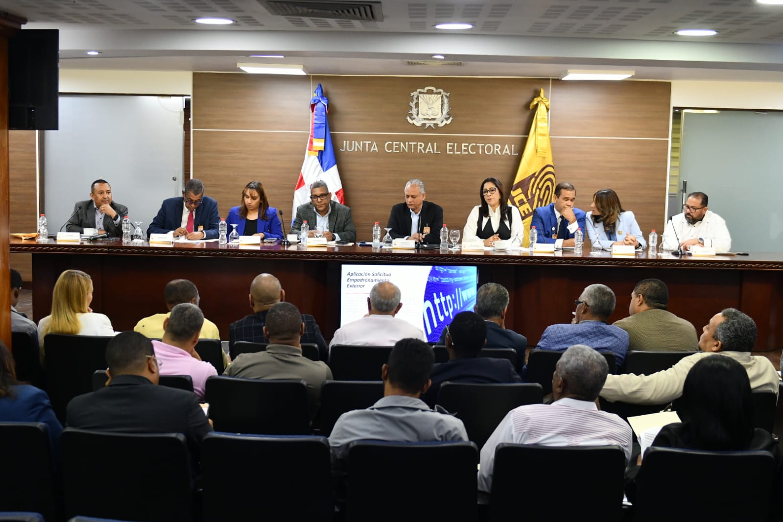 JCE avanza trabajos para la renovación de la Cédula de Identidad y la Cédula de Identidad Electoral