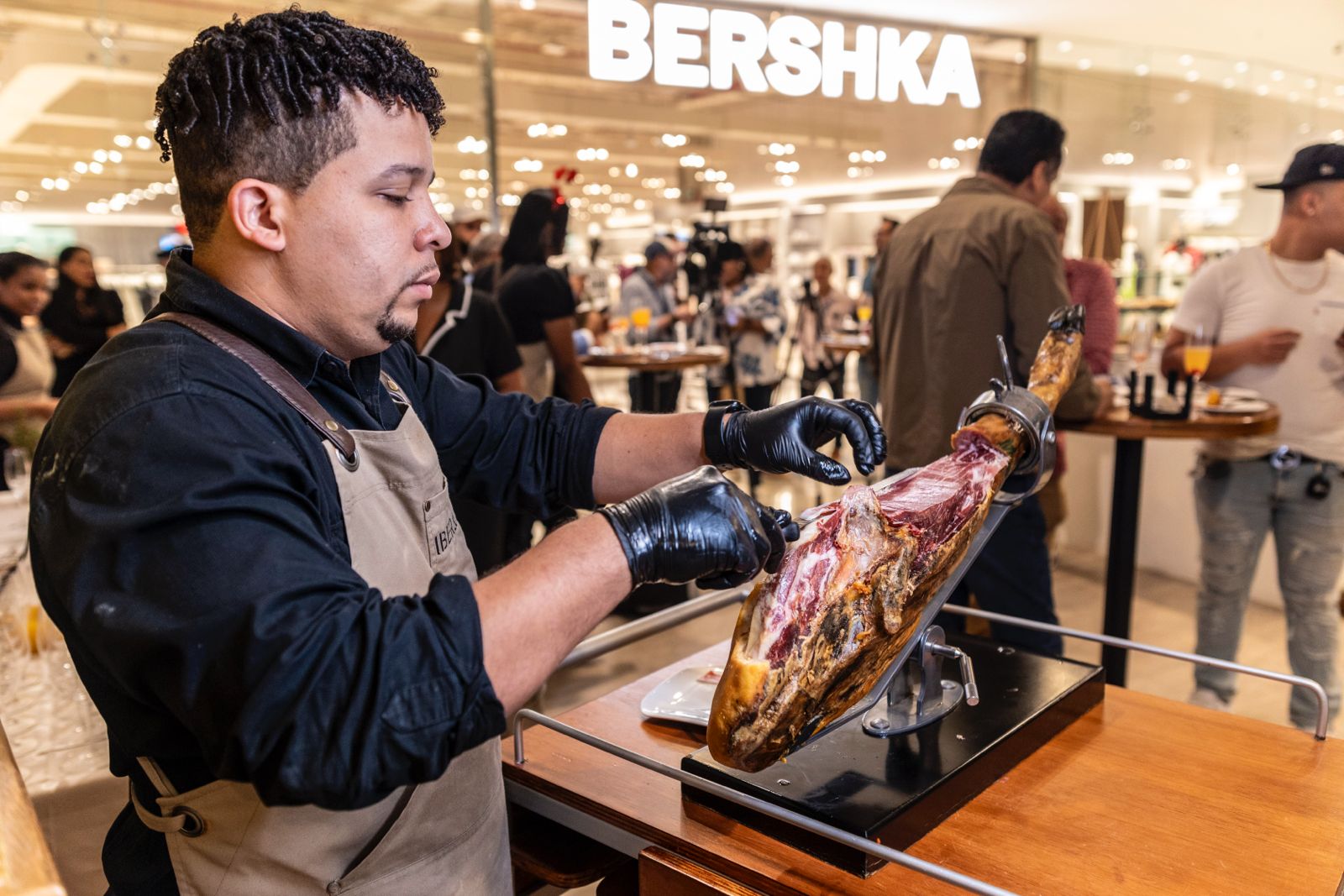 Restaurante IBER&CO celebra su primer Aniversario junto amigos y colaboradores