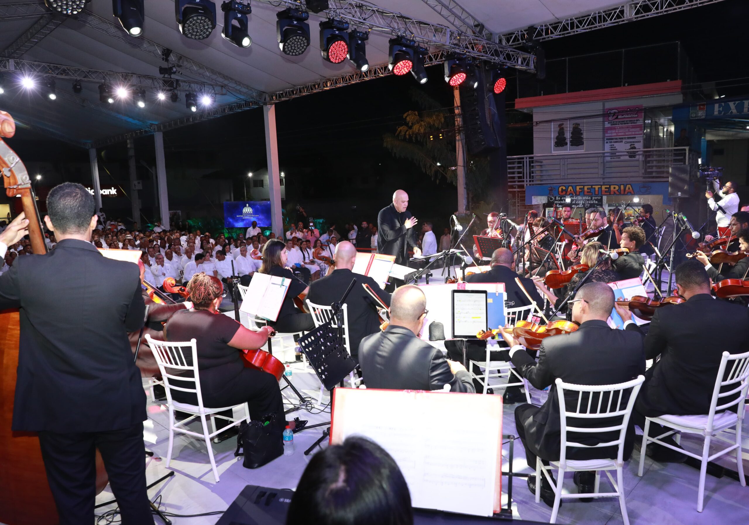 Presidente Luis Abinader lleva Orquesta Filarmónica a Mao