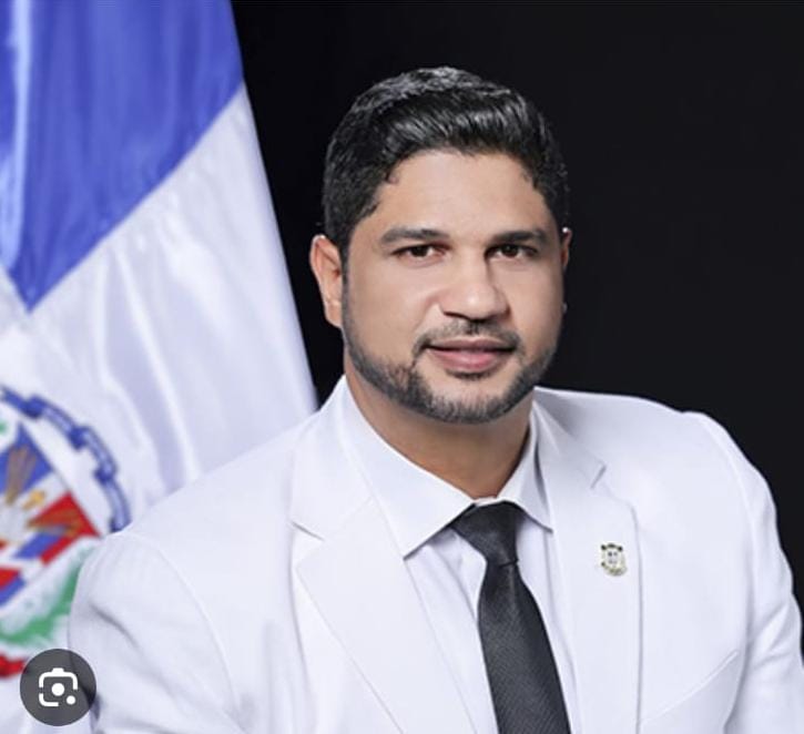 Senador Gustavo Lara propone proyecto de ley para garantizar pasantías remuneradas en instituciones del Estado