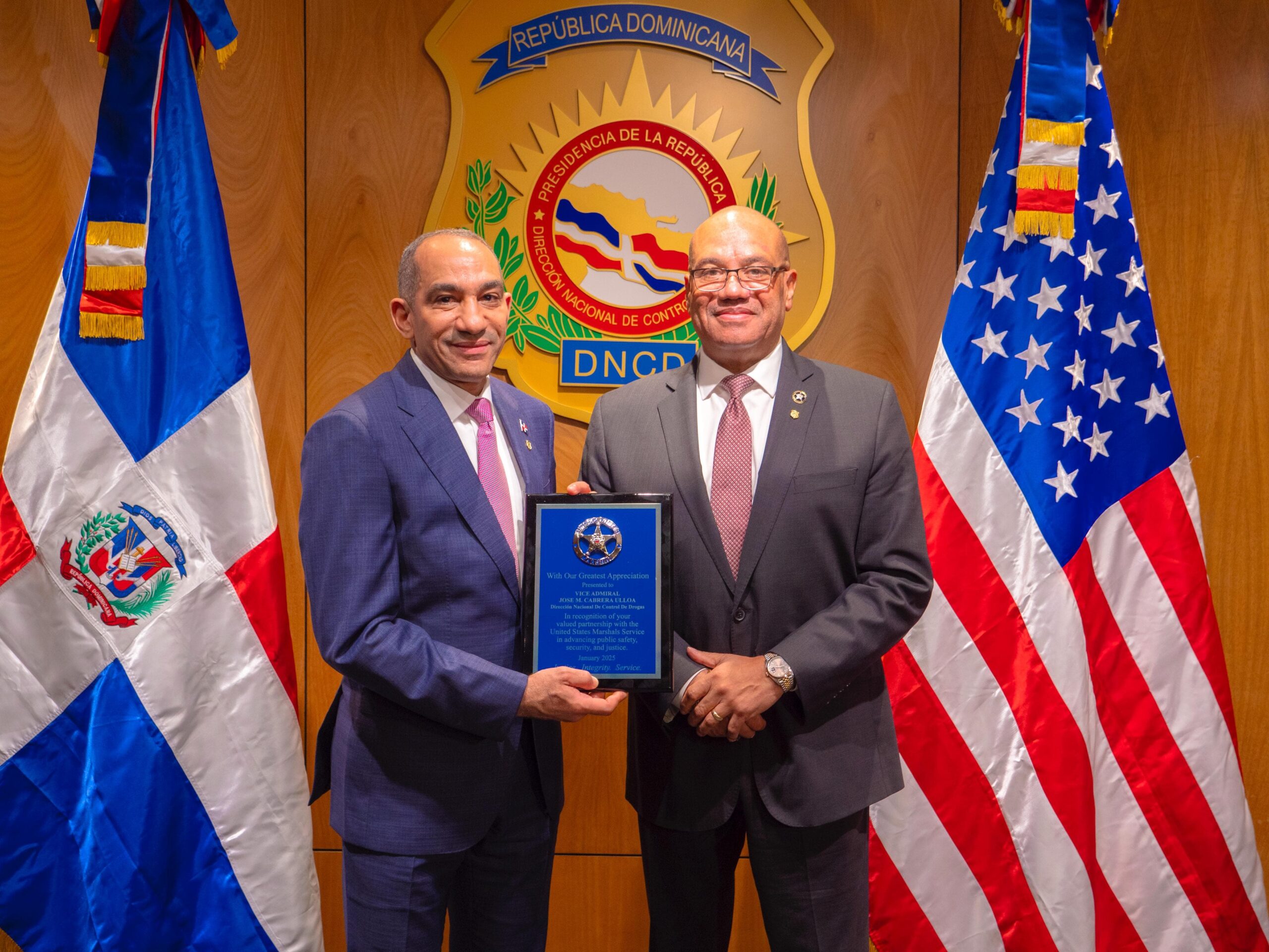 El director de los Marshals de los EE.UU visita sede de la DNCD y su presidente Vicealmirante Cabrera Ulloa