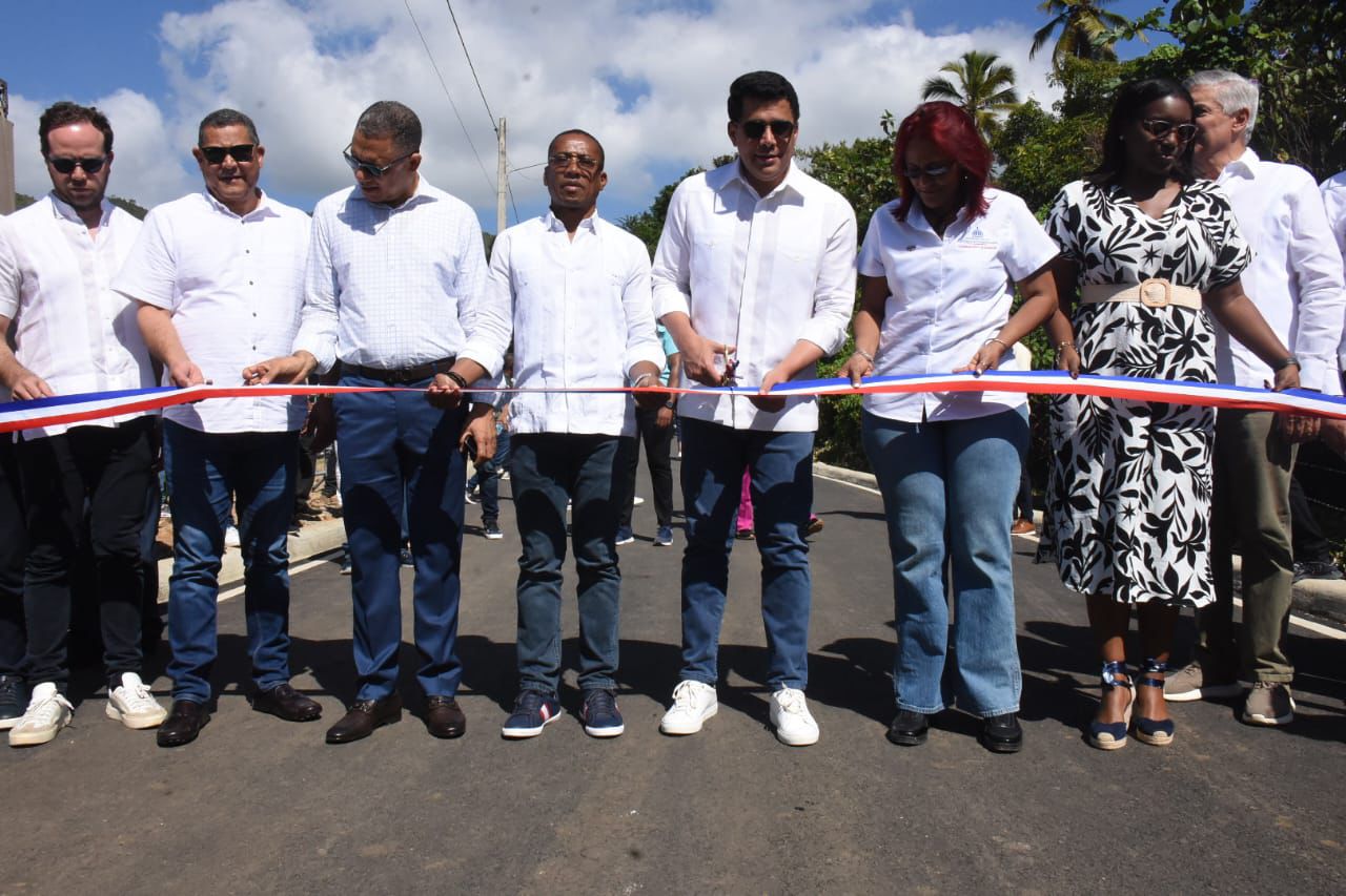 David Collado entrega obra en Arroyo Barril y deja iniciadas otras en Santa Bárbara, Samaná