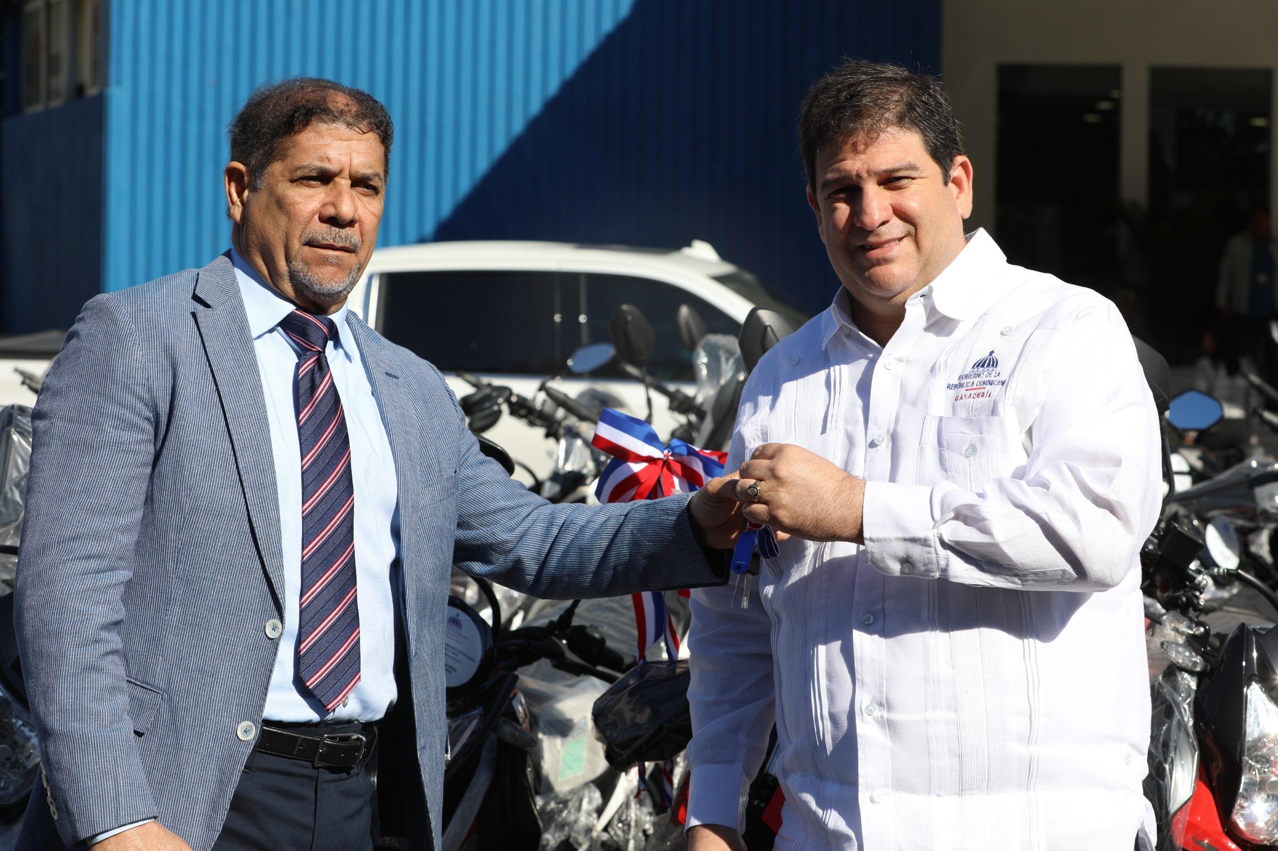 Ministro Limber Cruz refuerza sector agropecuario con entrega de motores en respaldo a la productividad nacional