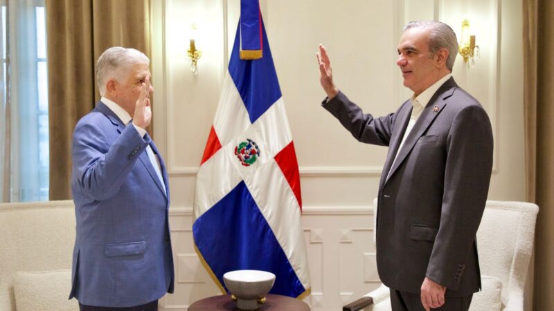 Presidente Abinader juramenta como nuevos ministros de Obras Públicas y de Educación a Eduardo Estrella y Luis Miguel De Camps