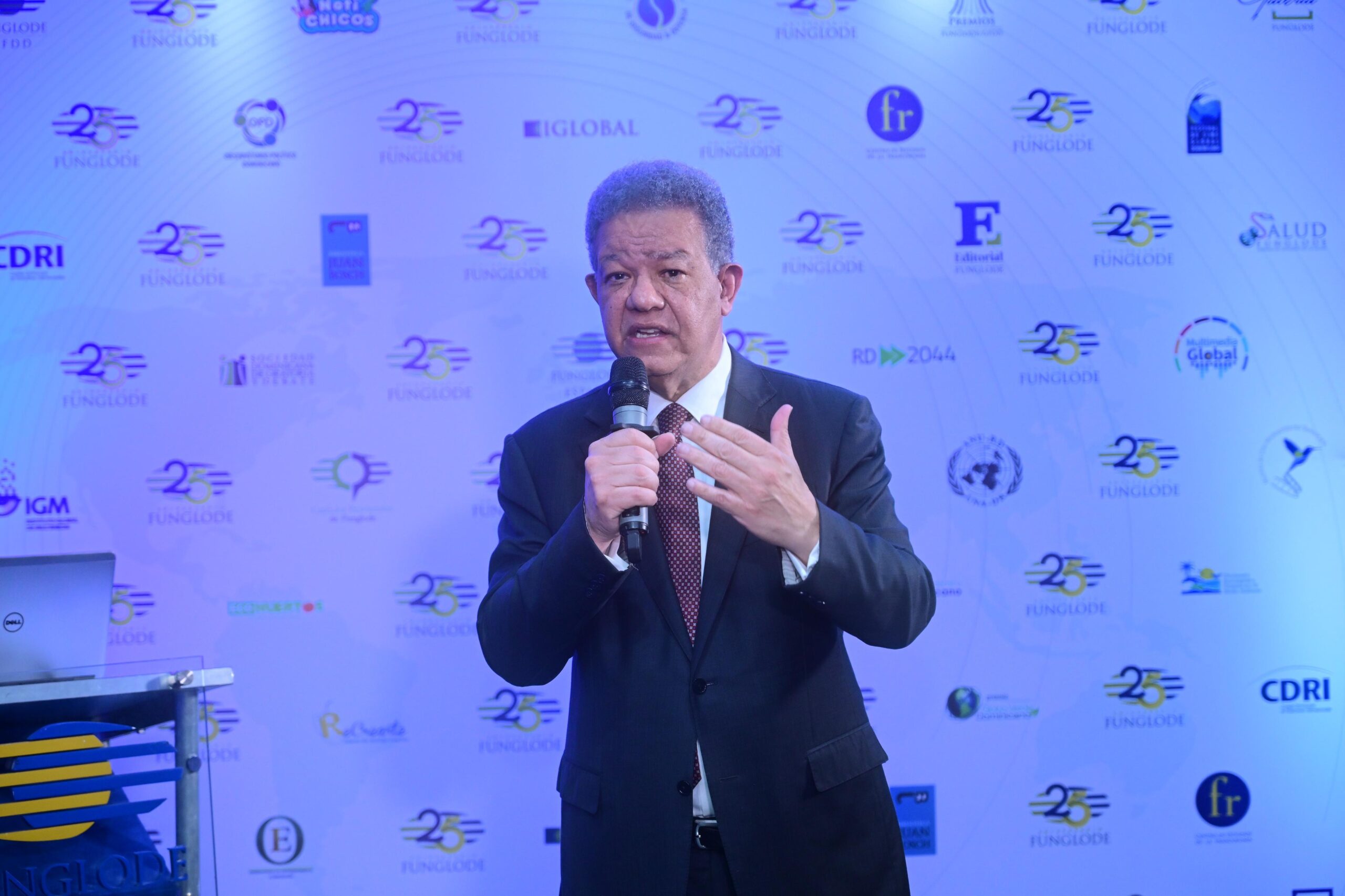 Leonel Fernández reafirma que el conocimiento es la base para el futuro del país