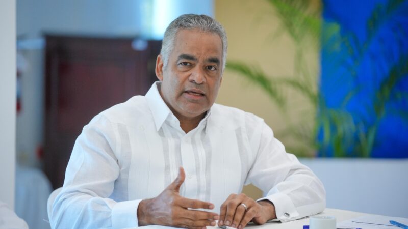 Ministro Santos valora avances en reunión de mediación reasentamiento Cotuí