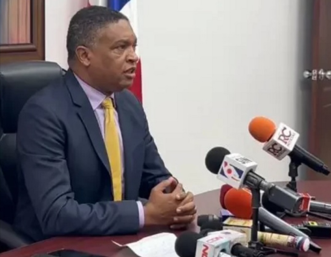 Yván Lorenzo alerta gobierno busca establecer reforma fiscal otra vez con reintroducción de proyecto en Cámara de Diputados