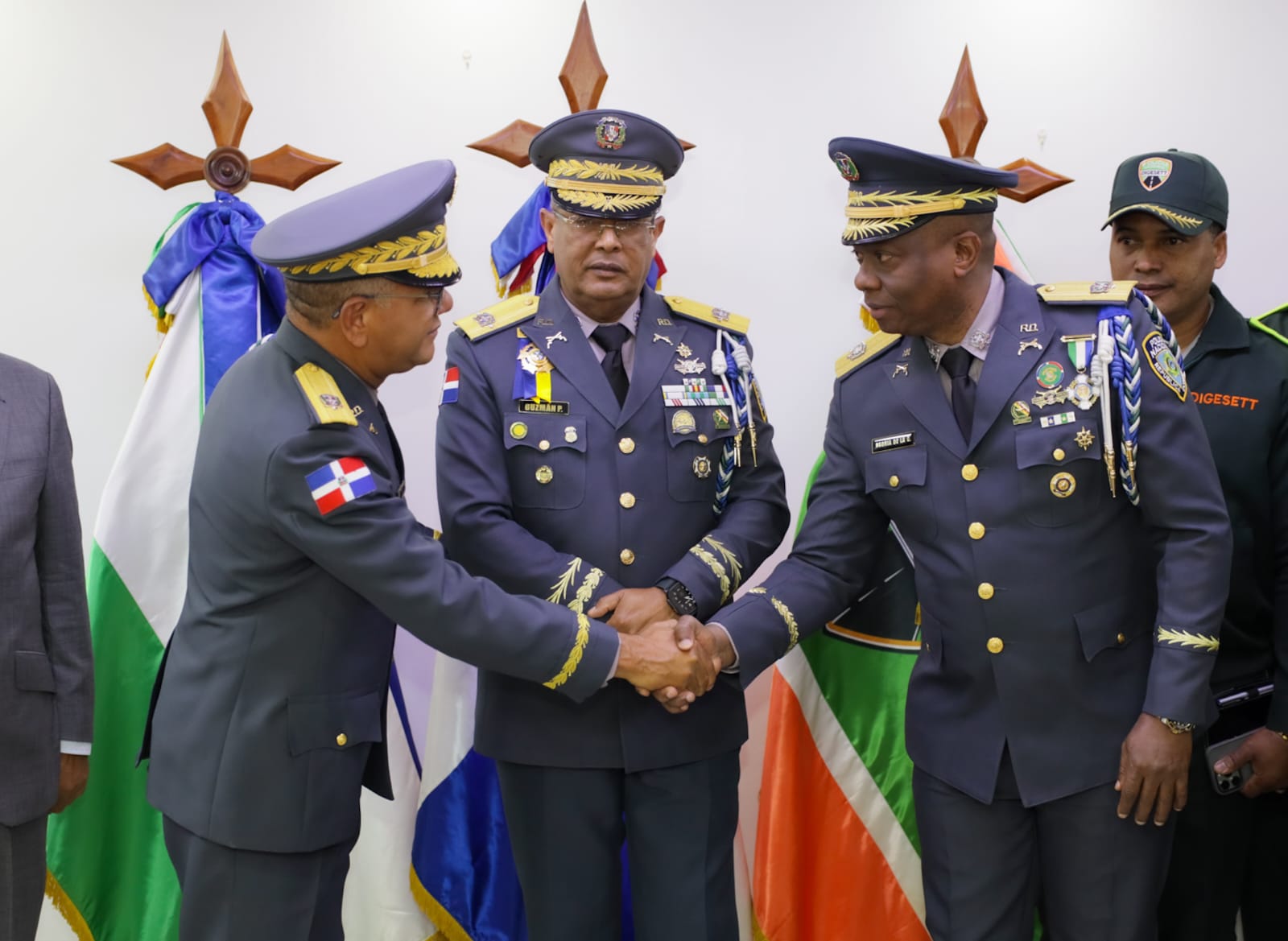 Director de la Policía Nacional posesiona al nuevo titular de la DIGESETT