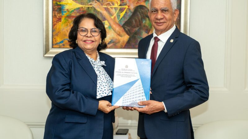 Presidente del Senado, Ricardo de los Santos, recibe análisis de ejecución presupuestaria de la Cámara de Cuentas correspondiente al 2024