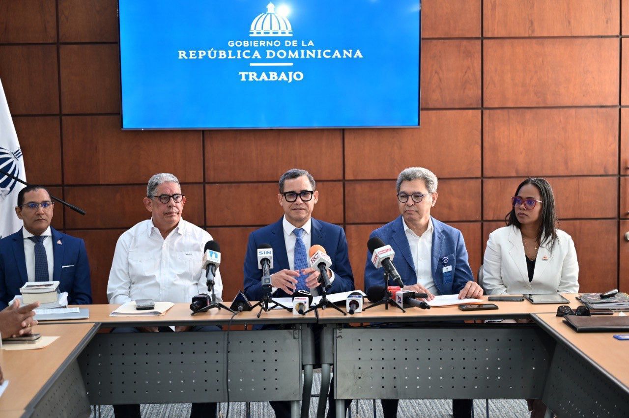 Ministro de Trabajo dice 8 de 9 empresas inspeccionadas violan el artículo 135 del Código Laboral sobre nacionalización del trabajo (80-20)