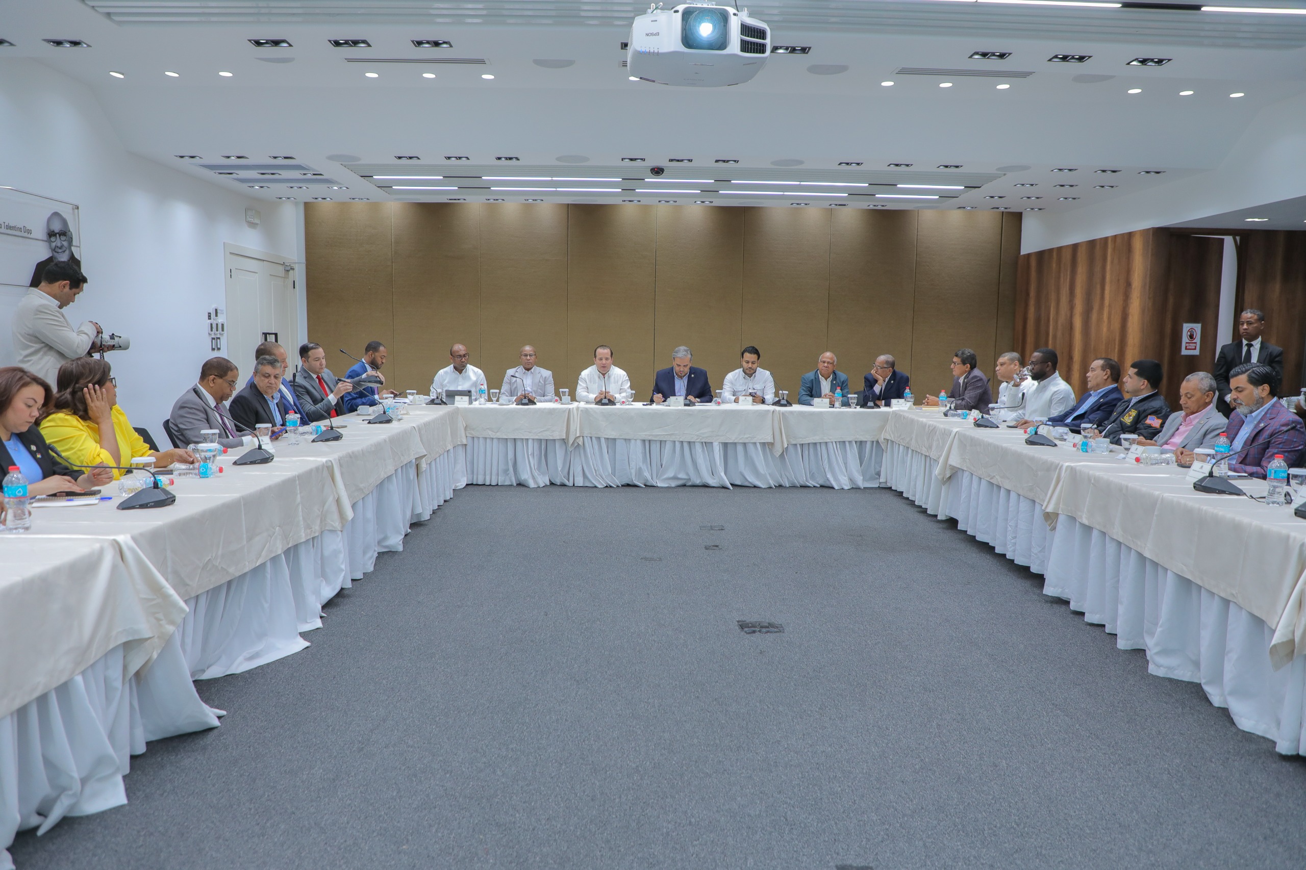 Representantes de los principales partidos políticos tratan sobre proyecto de ley de candidaturas independientes