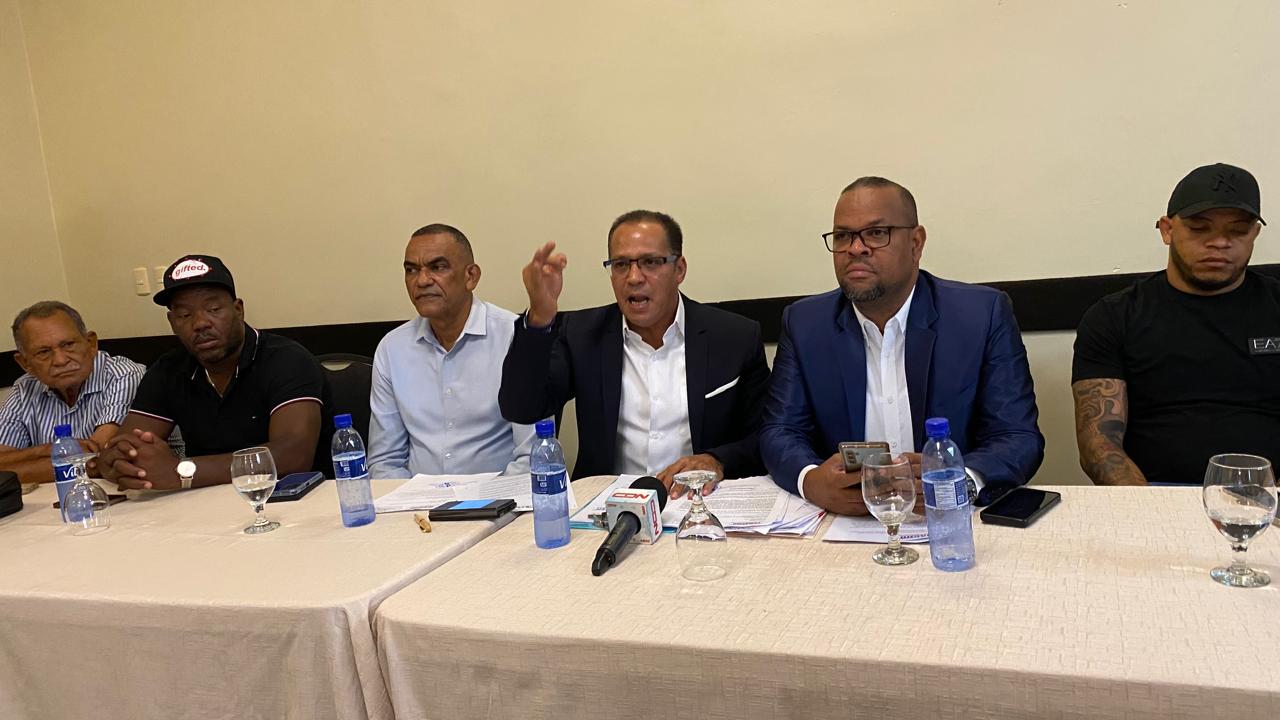 Presidente de Fenacho, Alexis Disla demanda atención para miles de choferes