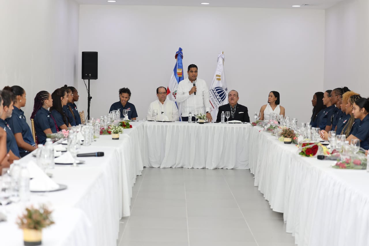 Reinas del Caribe y Cristobal Marte valoran apoyo del ministro Kelvin Cruz a los atletas