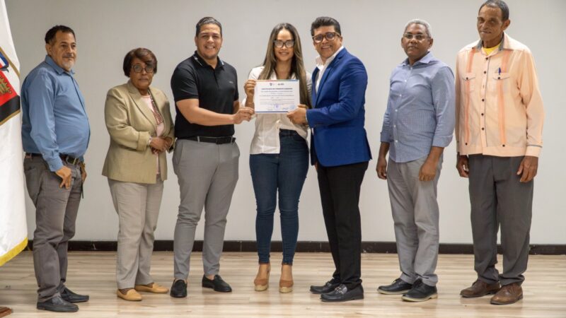 Alcaldía de Santo Domingo Este entrega certificados a ganadores del sorteo de obras del Presupuesto Participativo Municipal 2025