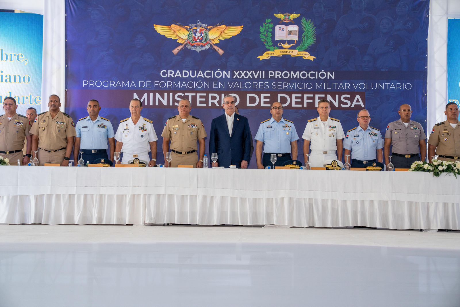 Presidente Abinader y Ministro de Defensa encabezan graduación de más de 5 mil jóvenes del Servicio Militar Voluntario