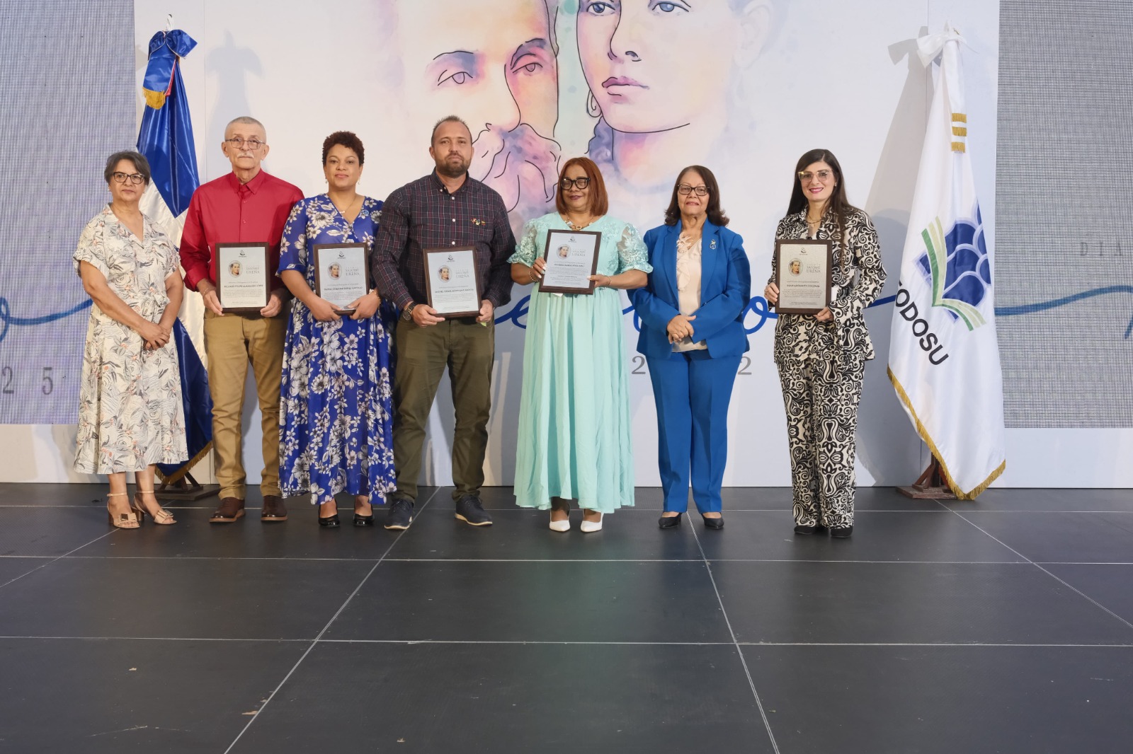 ISFODOSU entrega premio al compromiso con la excelencia docente y la investigación a sus profesores