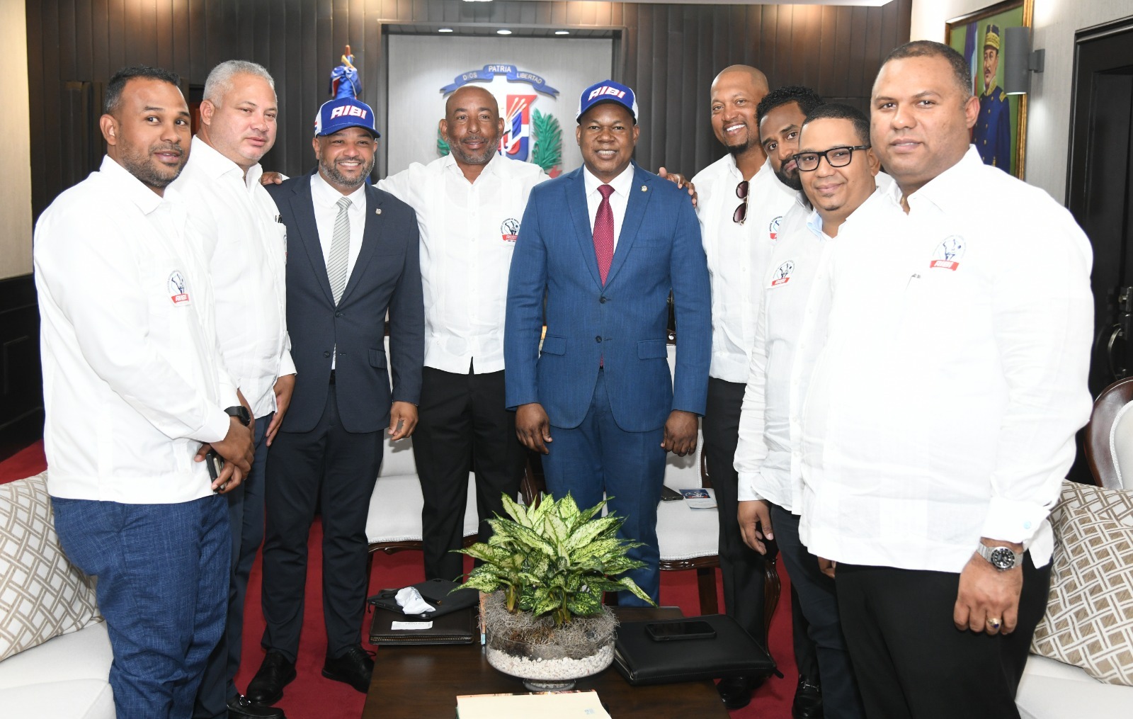AIBI Visita al presidente de la Cámara de Diputados para tratar temas sobre protección al béisbol dominicano
