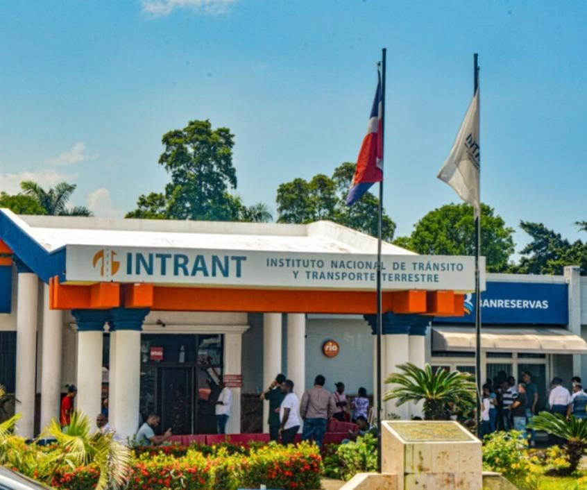 INTRANT aclara que no ha sido suspendido el proceso de licitación para la emisión de licencias de conducir