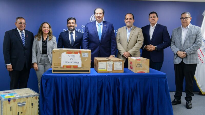 Ministerio de Salud fortalece laboratorio de DIGEMAPS con modernos equipos de análisis