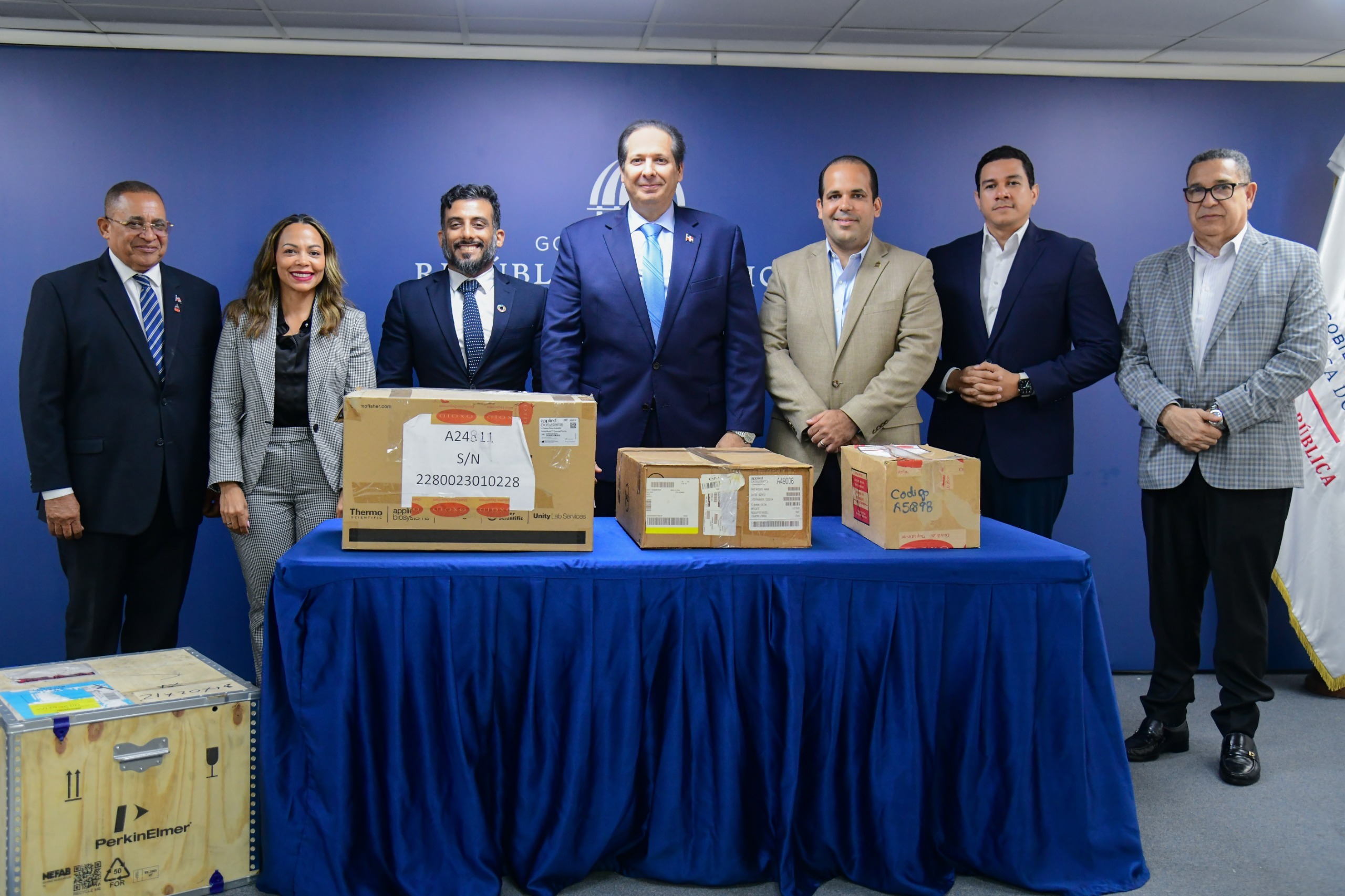 Ministerio de Salud fortalece laboratorio de DIGEMAPS con modernos equipos de análisis