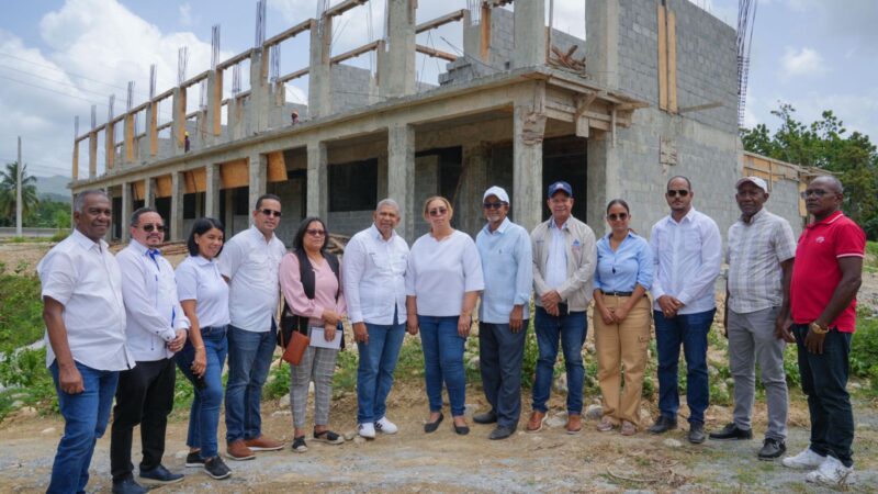 Santos Badía dice gobierno reafirma compromisos con San Cristóbal mediante supervisión avances de obras claves